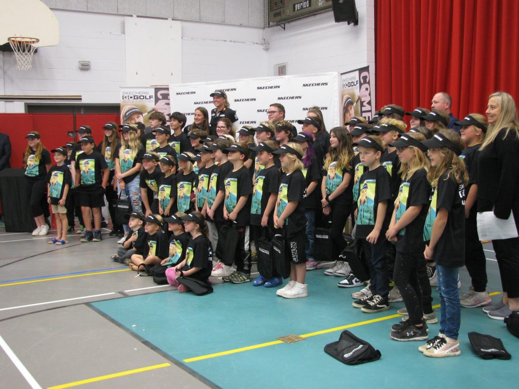 Brooke Henderson visits Chimo School