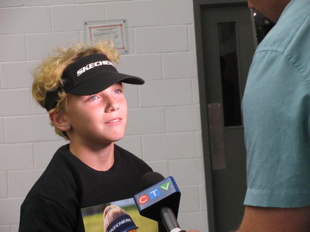 Brooke Henderson visits Chimo School