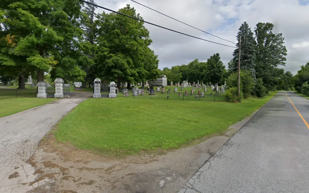 Elmwood Cemetery Perth Elmwood Cemetery Dufferin Road access. Perth council.